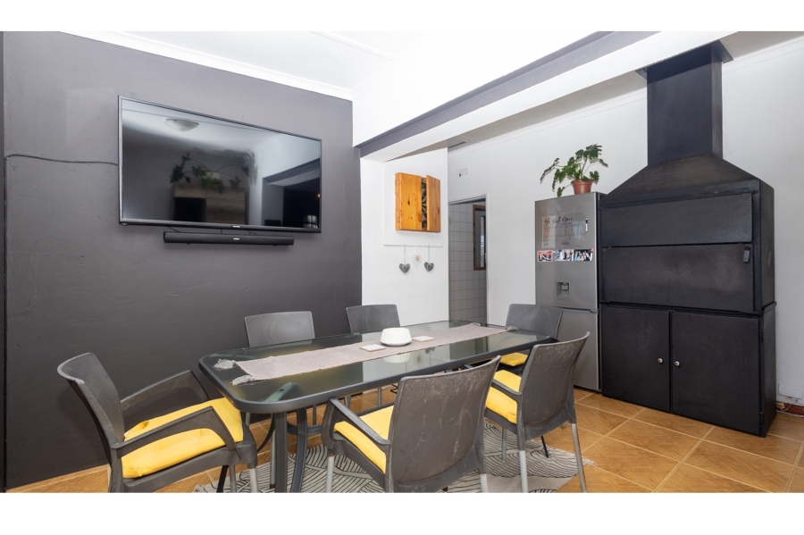 5 Bedroom Property for Sale in Avondale Western Cape
